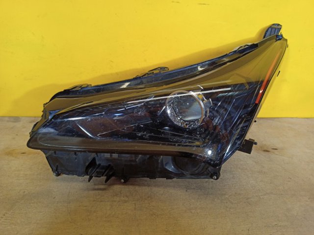 Фара дальнего света в сборе 8118578050 TOYOTA