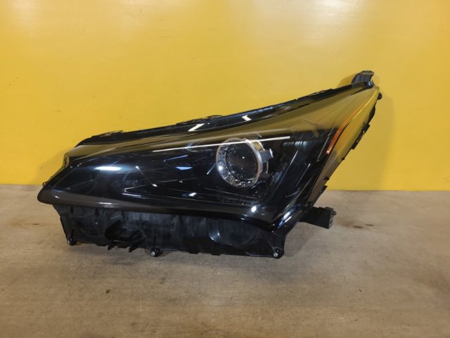 Блок фара левая 8118578200 TOYOTA