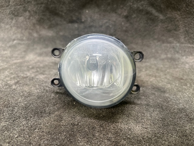 Фара противотуманная, правая 812100W050 TOYOTA
