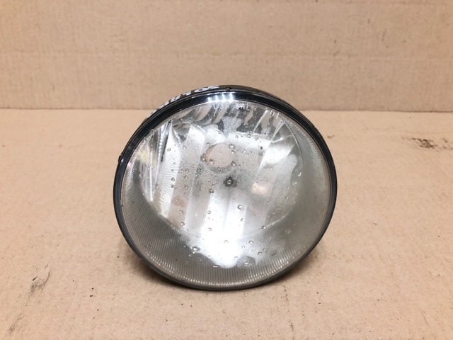 Противотуманка правая 81211AA030 TOYOTA