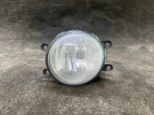Левая противотуманная фара 812200W040 TOYOTA