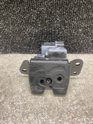 Замок двери багажника 812302W000 HYUNDAI