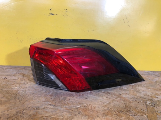 Фонарь задний правый, внешний 8155042230 TOYOTA