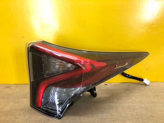Задняя правая фара 8155147291 TOYOTA