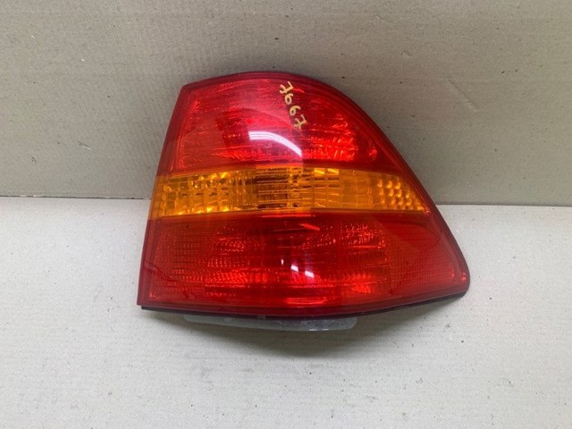 Задний правый внешний фонарь 8155150100 TOYOTA