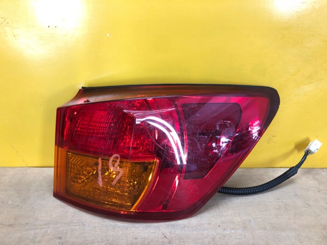 Задний правый внешний фонарь 8155153171 TOYOTA