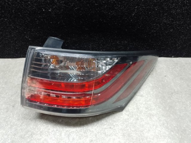 Фара задняя правая внешняя 8155176010 TOYOTA