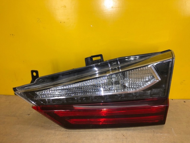 Фонарь задний правый, внутренний 815800E090 TOYOTA