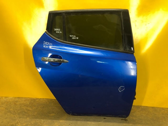 Дверь задняя, правая 821005SF0A NISSAN