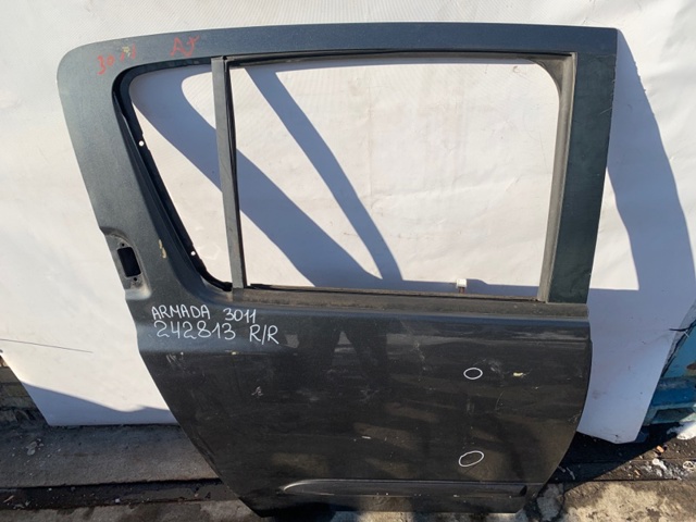 NISSAN 821007S030 Дверь задняя правая в наличии Чернигов