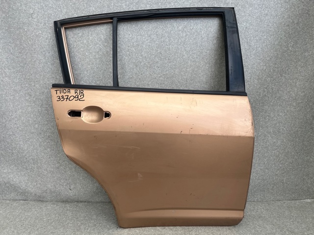 Дверь задняя, правая 82100EL030 NISSAN
