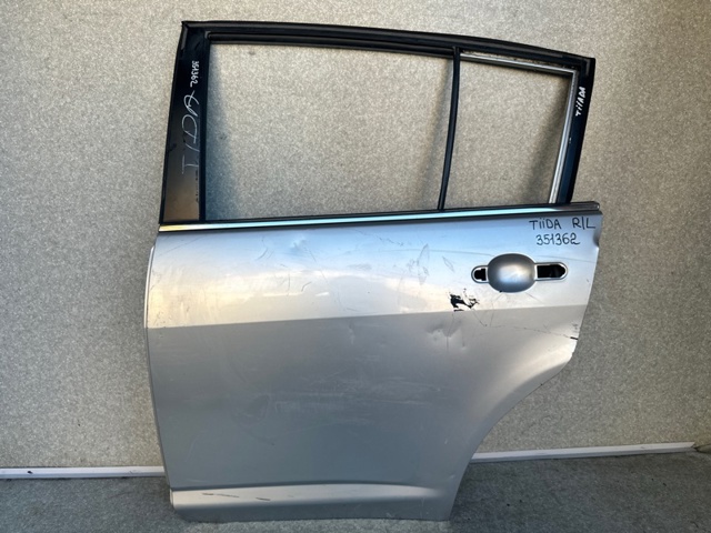 Задняя левая дверь 82101EL030 NISSAN