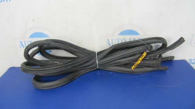 Прокладка двери передней, левой (на кузове) 821103S000RY HYUNDAI