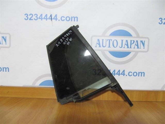 Стекло-форточка двери, задней, правой 822205DA0A NISSAN