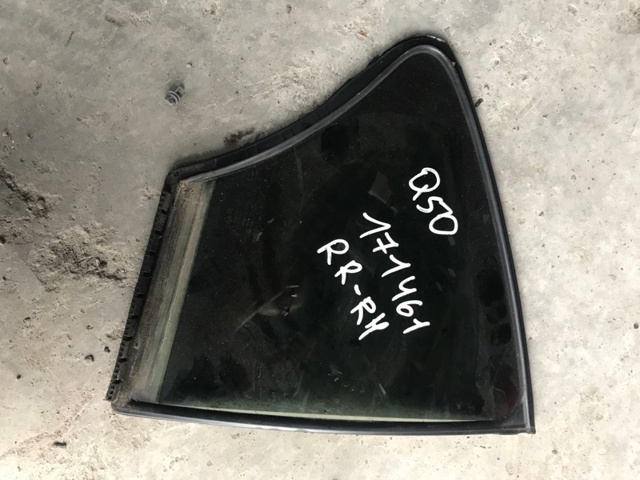 Задняя форточка правая 822626HE0A NISSAN