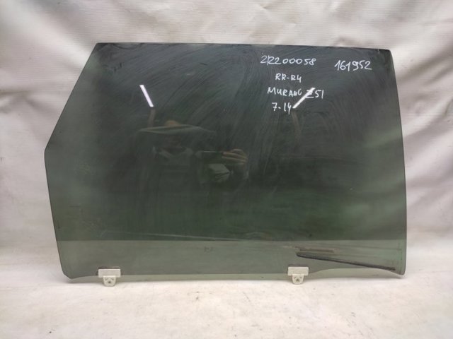 Стекло задней правой двери 823001AA0B NISSAN