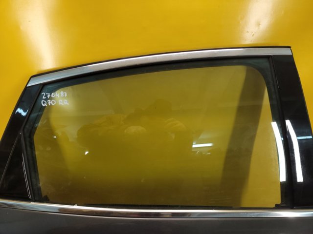 Стекло задней двери, правой 823001MR0A NISSAN