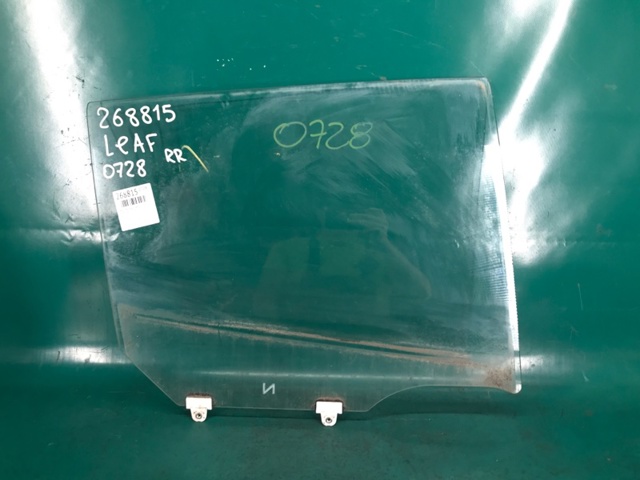Стекло задней правой двери 823003NA5A NISSAN