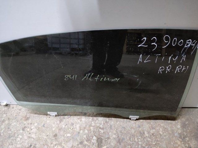 Стекло заднее правое 823003TA0A NISSAN