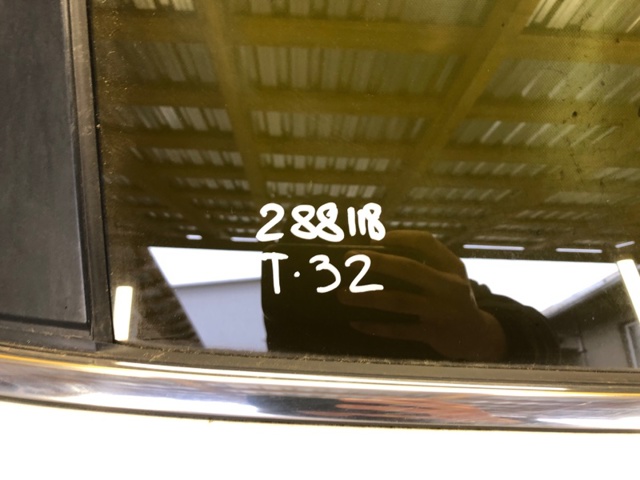 823004CA0A NISSAN Стекло двери задней правой купить в Тернополь
