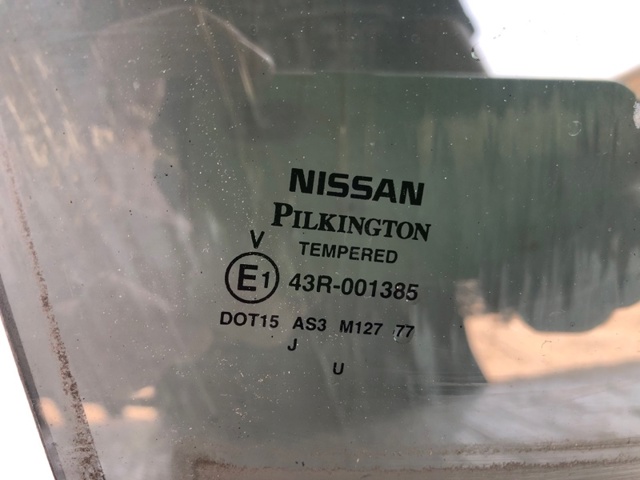 Стекло заднее правое 823005AA0A NISSAN