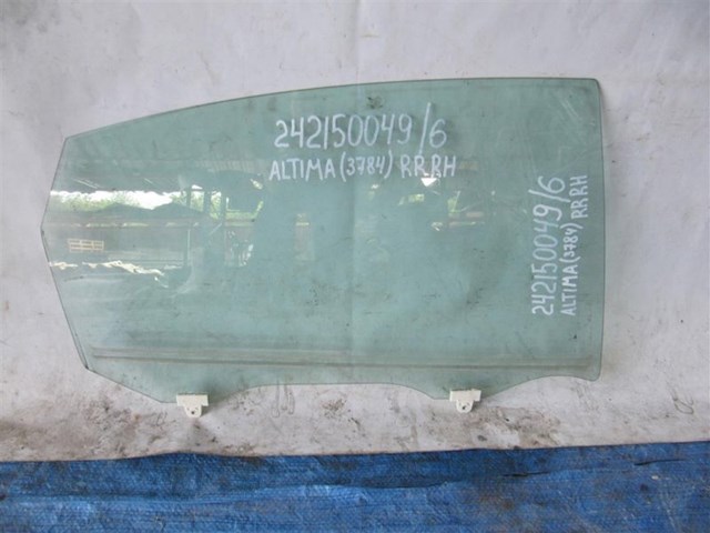 Стекло задней двери, правой 823009HT0A NISSAN