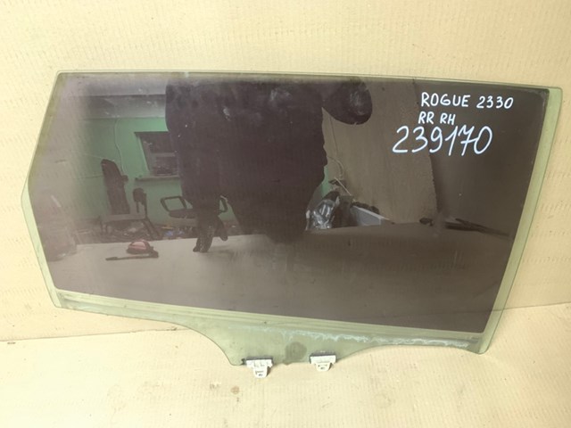 Стекло заднее правое 82300JM00A NISSAN