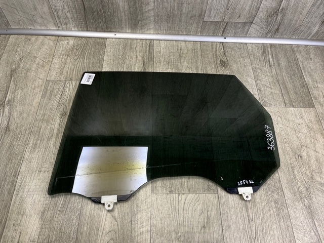 Стекло двери задней левой 823015NA2A NISSAN