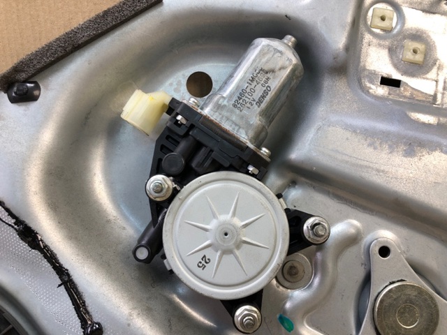 HYUNDAI 824022K001 Стеклоподъемник передней правой двери в наличии Черкассы