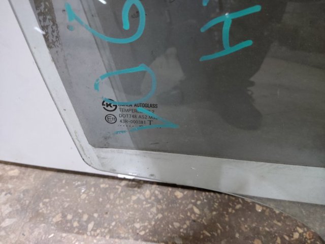 HYUNDAI 824210U010 Стекло двери передней правой в наличии Черкассы