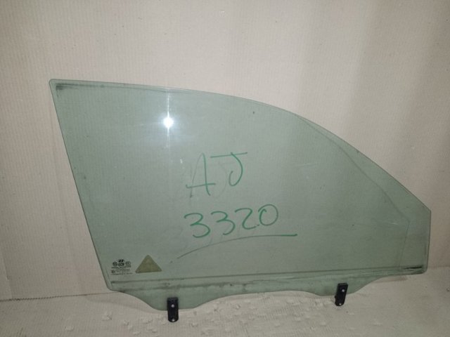 Стекло передней двери, правой 824212E000 HYUNDAI