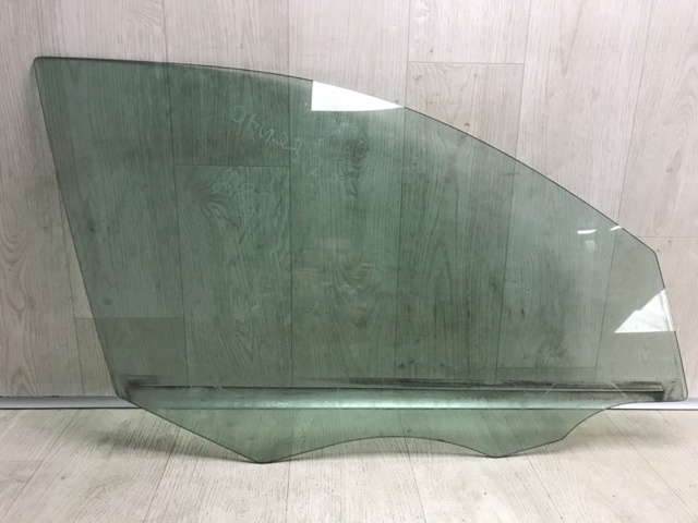 Стекло передней двери, правой 824212P000 HYUNDAI