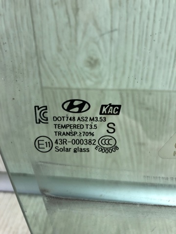 824212S010 HYUNDAI Стекло двери передней правой купить в Николаев