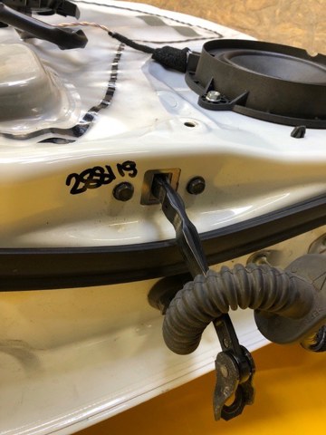 Ограничитель открывания задней двери 824304CL0A NISSAN