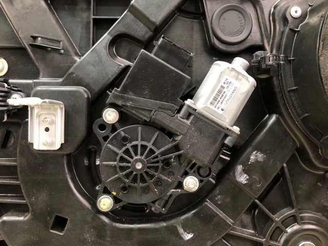82450A5010 HYUNDAI Мотор стеклоподъемника двери передней левой купить в Украина