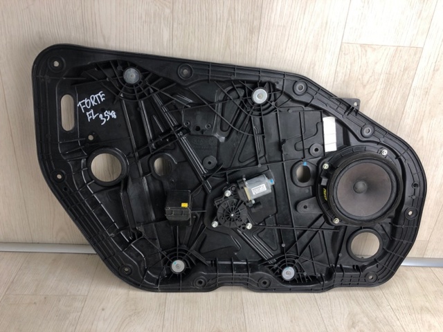 Мотор стеклоподъемника двери передней, левой 82450A7000 HYUNDAI