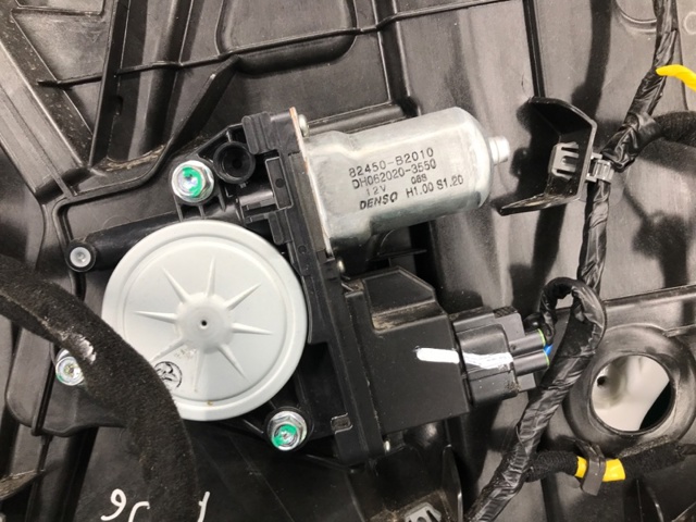 HYUNDAI 82450B2010 Мотор стеклоподъемника двери передней левой в наличии Винница