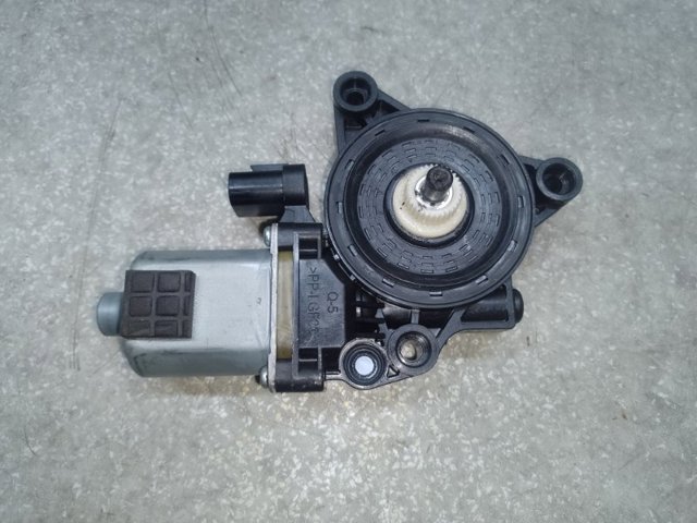 Мотор стеклоподъемника водительской двери 82450D3000 HYUNDAI