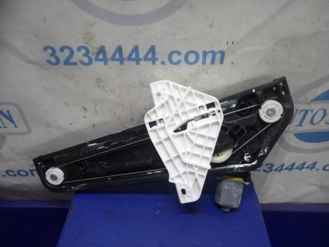 Мотор стеклоподъемника двери задней, правой 824602V000 HYUNDAI