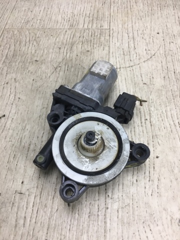 Мотор стеклоподъемника двери передней, правой 82460C1000 HYUNDAI