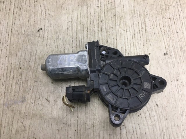 82460C1000 HYUNDAI Мотор стеклоподъемника двери передней правой купить в Ужгород
