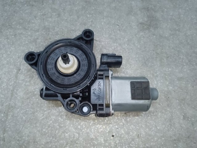 Стекло пассажирской двери 82460D3000 HYUNDAI