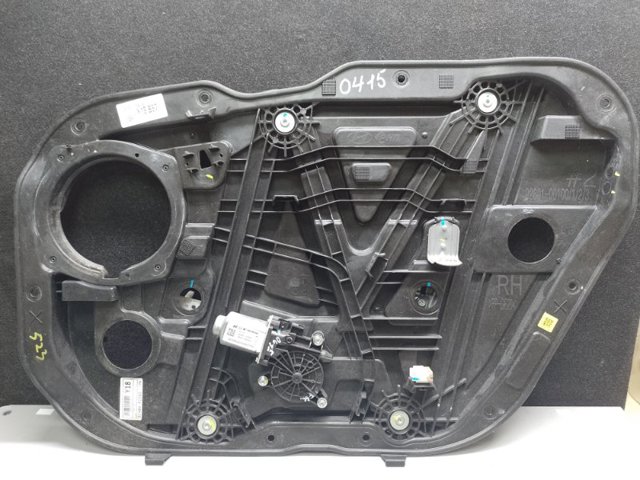 Мотор стеклоподъемника двери передней, правой 82460F2000 HYUNDAI