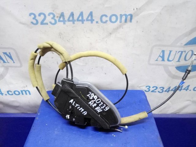 Замок задней правой двери  825003TA0A NISSAN