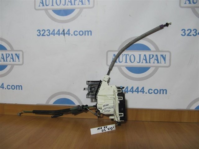 Замок двери задней правой 825005DC0B NISSAN