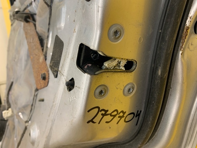 Замок двери задней правой 82500CA01A NISSAN