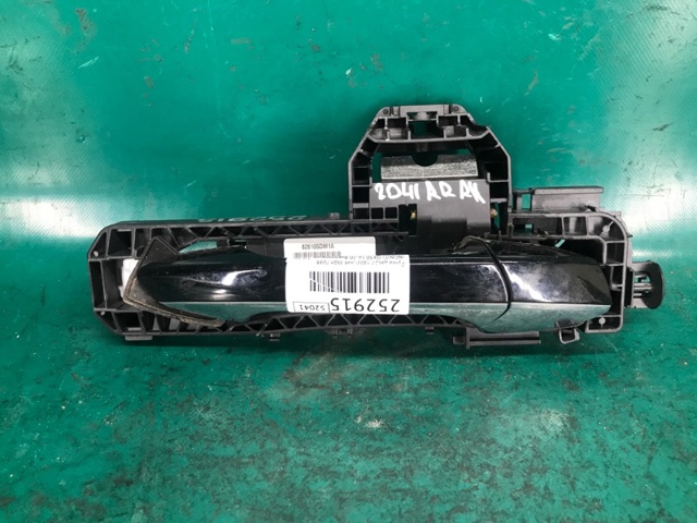 Держатель наружной ручки двери, задней правой 826105DM1A NISSAN