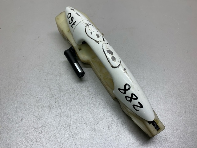 Ручка двери передней наружная левая 826511R050 HYUNDAI