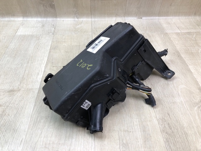 Блок предохранителей и реле 8272006091 TOYOTA