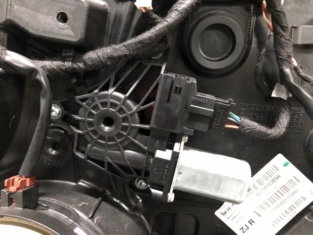 827205DM0A NISSAN Механизм стеклоподъемника двери задней правой купить в Черкассы